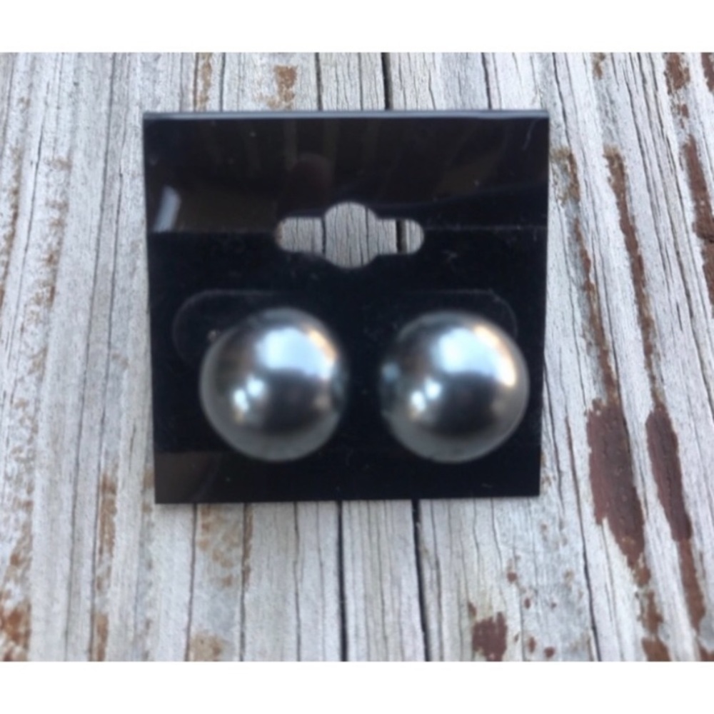 💗 Grey Pearl Stud Large Earrings NEW - Picture 2 of 4